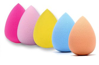 kak uhazhivat za sponzhem dlya makiyazha 1